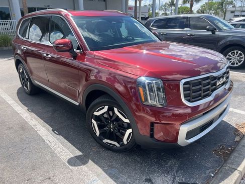 Certified 2024 Kia Telluride S w/ S Sunroof Package image 3