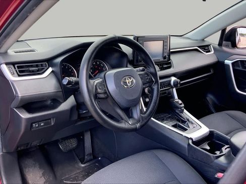 Used 2021 Toyota RAV4 LE FWD image 17