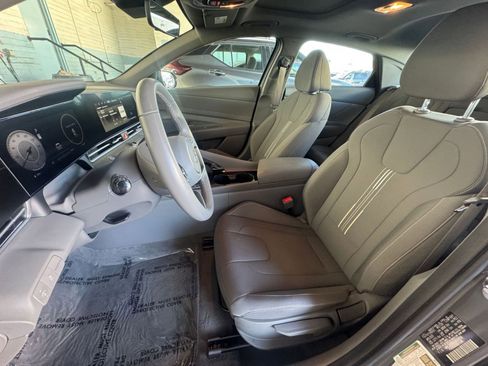 Used 2025 Hyundai Elantra SEL image 36