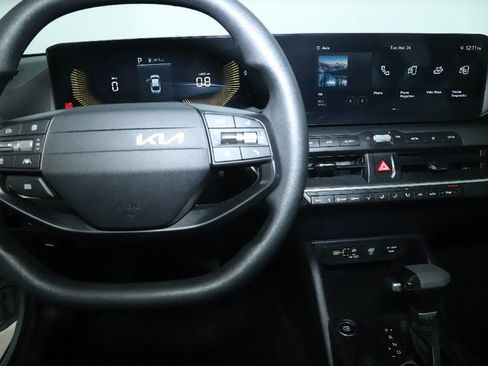 Used 2025 Kia K4 LXS image 27