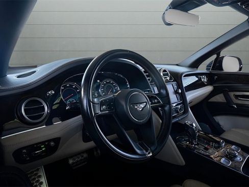 Used 2017 Bentley Bentayga image 4