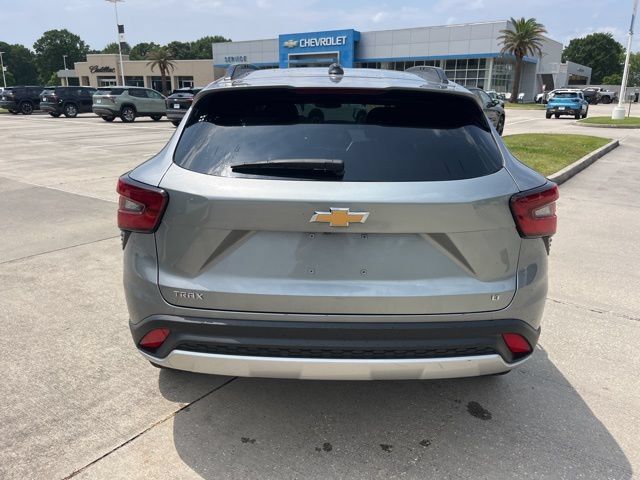Used 2025 Chevrolet Trax LT w/ LT Convenience Package FWD image 5