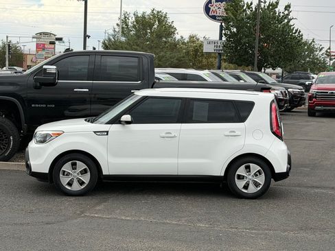 Used 2016 Kia Soul FWD image 2