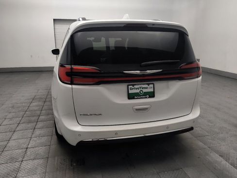 Used 2021 Chrysler Pacifica Touring-L FWD image 6