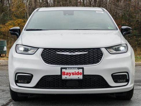 New 2026 Chrysler Pacifica Select image 4
