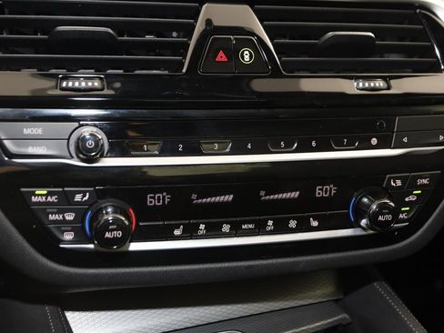 Used 2020 BMW M550i xDrive w/ Premium Package image 33