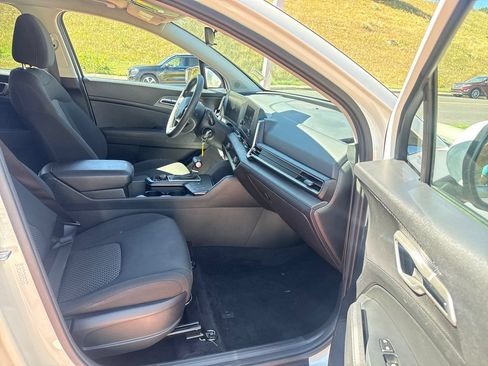 Used 2024 Kia Sportage LX AWD/4WD image 29