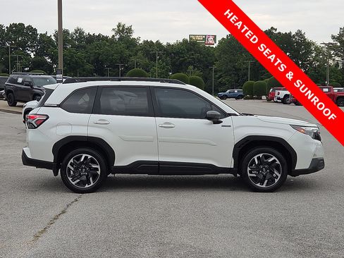 Used 2025 Subaru Forester Premium AWD/4WD image 6