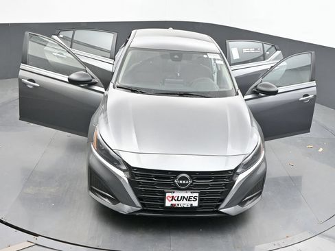 Used 2024 Nissan Altima 2.5 SV AWD/4WD image 43