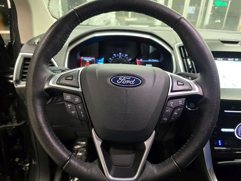 Used 2018 Ford Edge Titanium w/ Equipment Group 302A AWD/4WD image 18