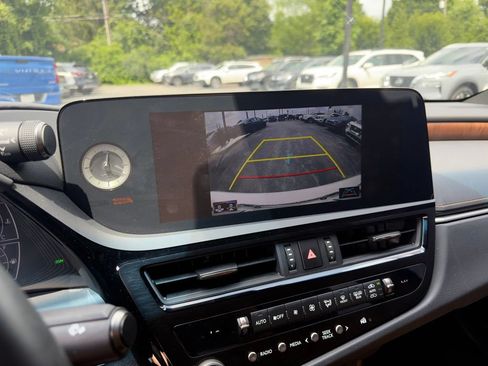 Used 2022 Lexus ES 250 w/ Premium Package AWD/4WD image 11