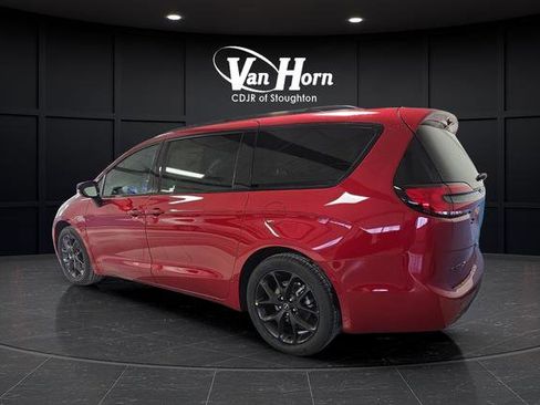 New 2026 Chrysler Pacifica Limited w/ S Appearance Package image 3