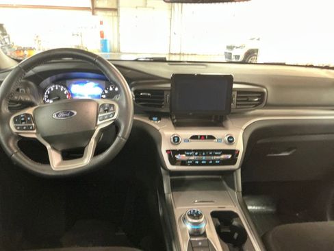 Used 2023 Ford Explorer XLT image 16