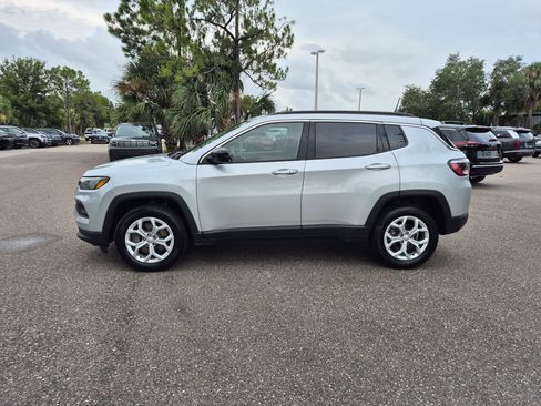 Used 2024 Jeep Compass Latitude AWD/4WD image 5