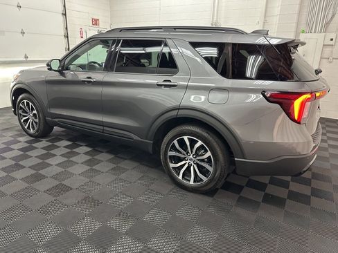 Used 2025 Ford Explorer ST-Line image 7