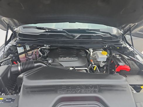 Used 2024 RAM 2500 Tradesman w/ Chrome Appearance Group image 28