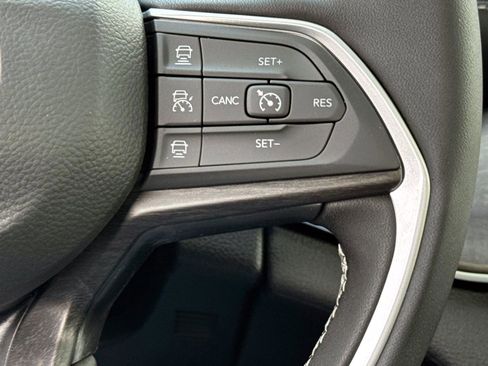 New 2025 Jeep Grand Cherokee Limited image 17