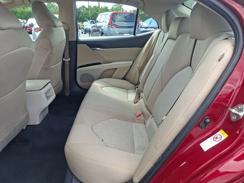 Used 2018 Toyota Camry LE FWD image 10