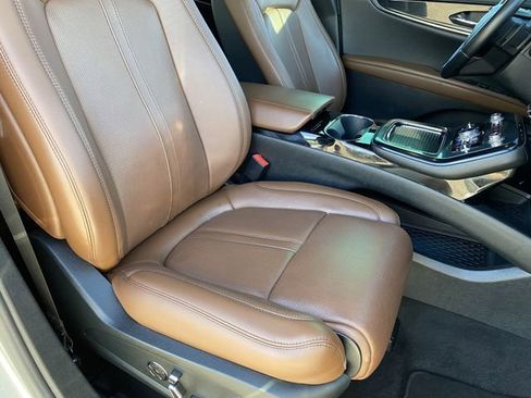 Used 2022 Lincoln Nautilus Reserve w/ Equipment Group 201A image 11