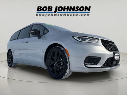 Used 2024 Chrysler Pacifica Touring-L w/ S Appearance Package image 1