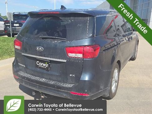 Used 2017 Kia Sedona EX FWD image 3