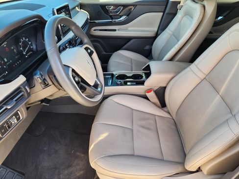 Used 2021 Lincoln Corsair AWD w/ Premium Package image 16