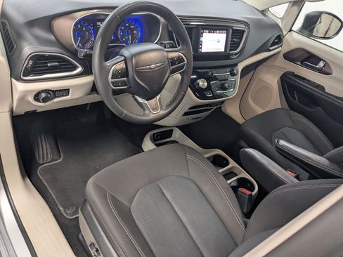 Certified 2023 Chrysler Voyager LX FWD image 12