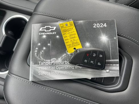Used 2024 Chevrolet Tahoe Z71 w/ Luxury Package image 4