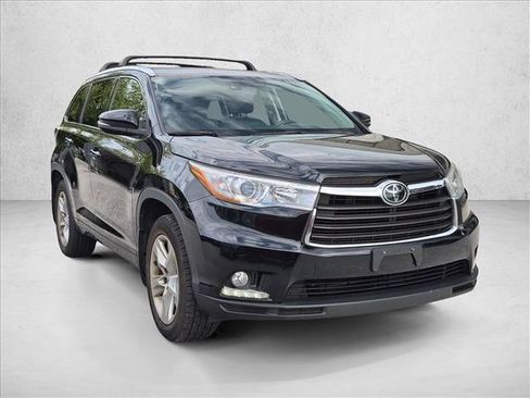 Used 2015 Toyota Highlander Limited w/ Driver Technology Package AWD/4WD image 3