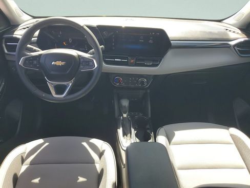 Used 2024 Chevrolet TrailBlazer LT w/ LT Cold Weather Package FWD image 11