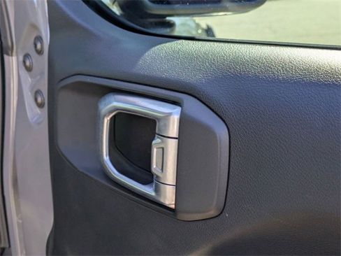 Used 2021 Jeep Gladiator Sport image 36