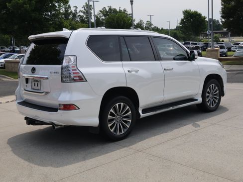 Used 2023 Lexus GX 460 Luxury w/ Accessory Package AWD/4WD image 9