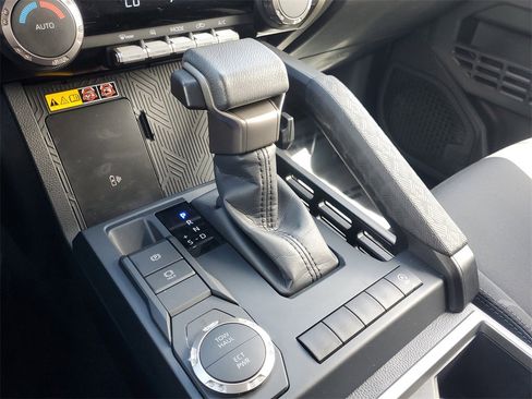 Used 2024 Toyota Tacoma SR5 w/ SR5 Upgrade Package image 27