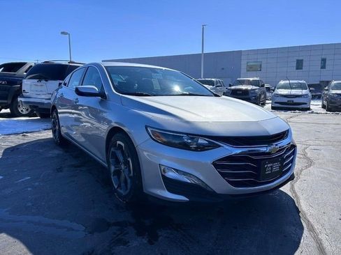 Used 2022 Chevrolet Malibu LT image 3