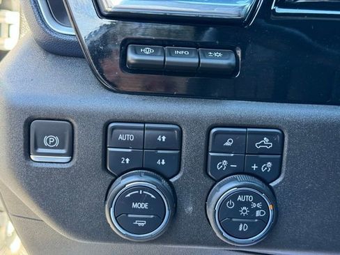 Used 2023 Chevrolet Silverado 1500 High Country w/ High Country Premium Package image 28