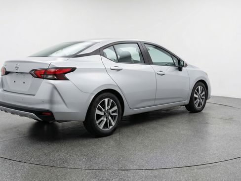 Used 2025 Nissan Versa SV image 9