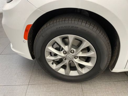 New 2026 Chrysler Pacifica Select AWD/4WD image 8