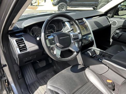 Used 2023 Land Rover Discovery S image 14