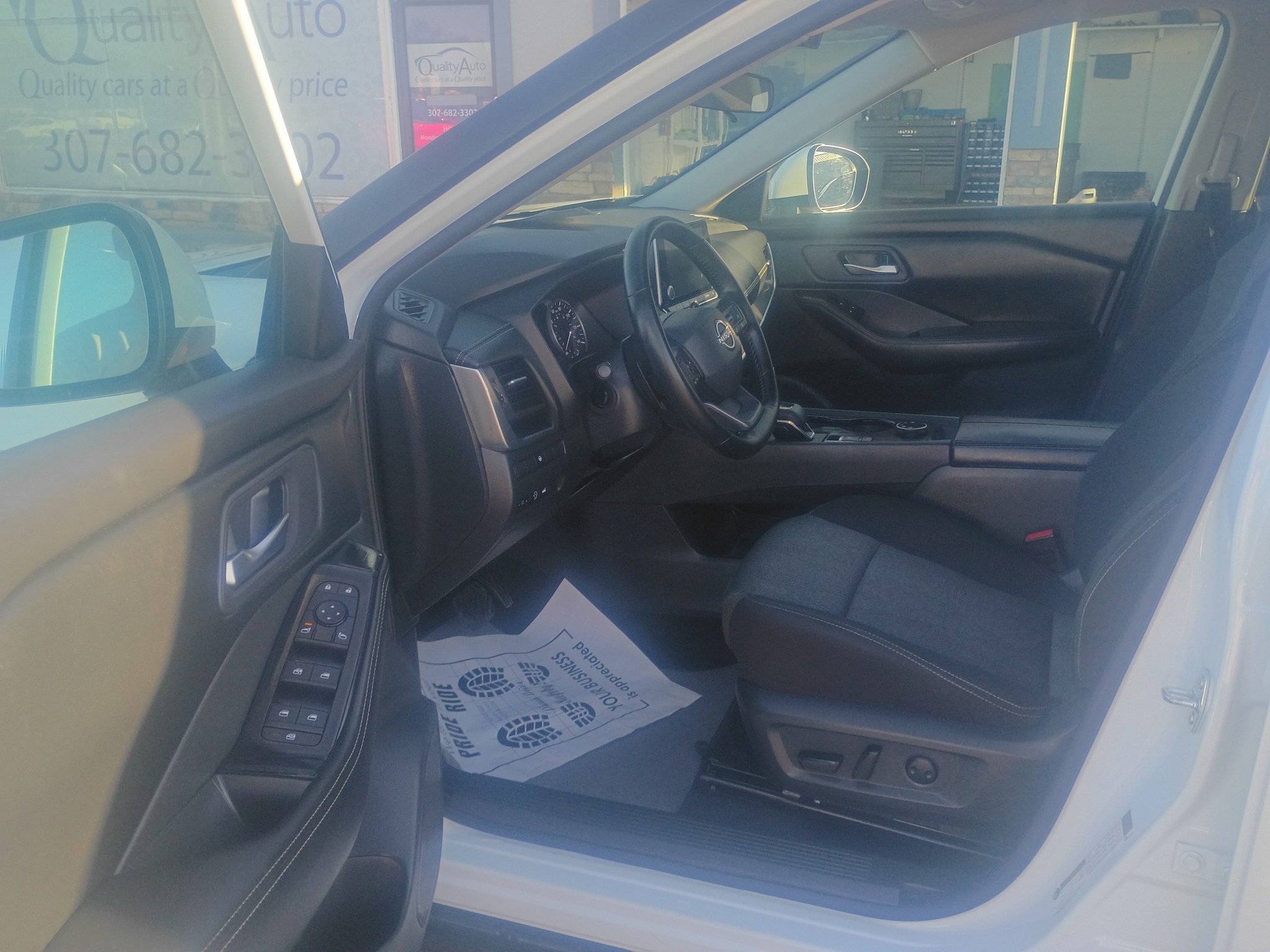 Used 2025 Nissan Rogue SV AWD/4WD image 10