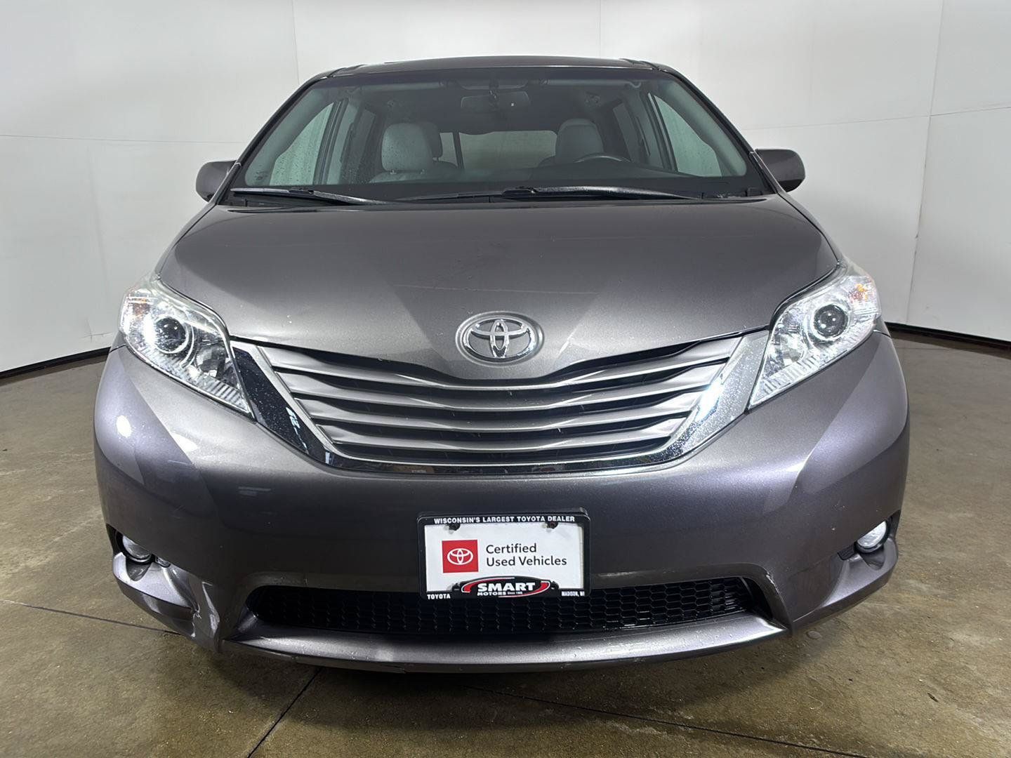 Used 2017 Toyota Sienna XLE w/ XLE Navigation Package AWD/4WD image 6