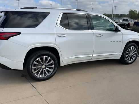 Used 2023 Chevrolet Traverse Premier image 9
