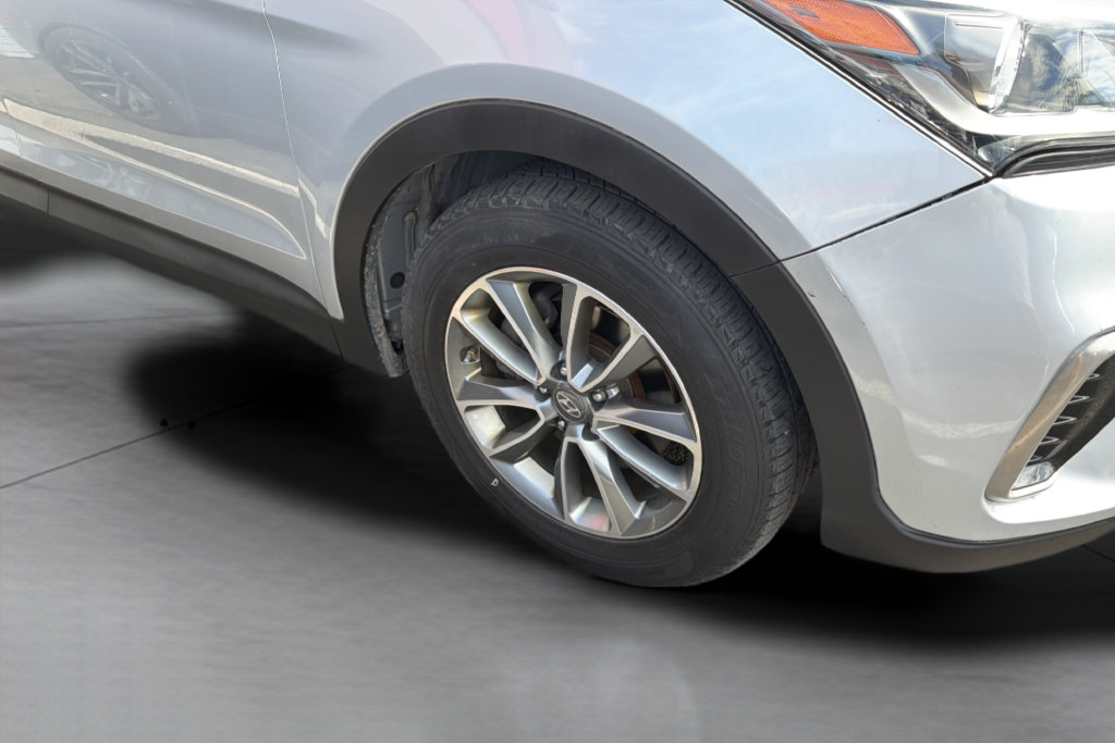 Used 2017 Hyundai Santa Fe SE AWD/4WD image 14