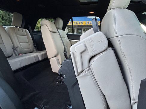 Used 2018 Ford Explorer XLT w/ Equipment Group 202A AWD/4WD image 21