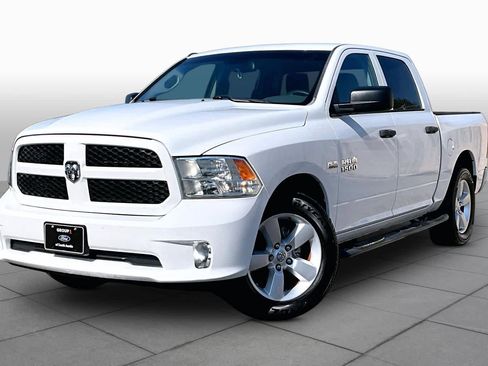 Used 2015 RAM 1500 Express RWD image 34
