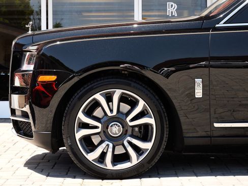 Certified 2022 Rolls-Royce Cullinan w/ Cullinan Package AWD/4WD image 12