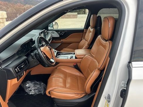 Used 2022 Lincoln Aviator Black Label Grand Touring w/ Class IV Trailer Tow Package image 11