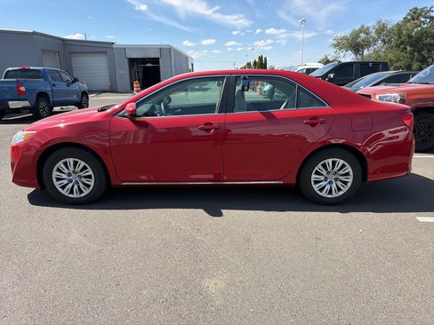 Used 2014 Toyota Camry LE FWD image 11