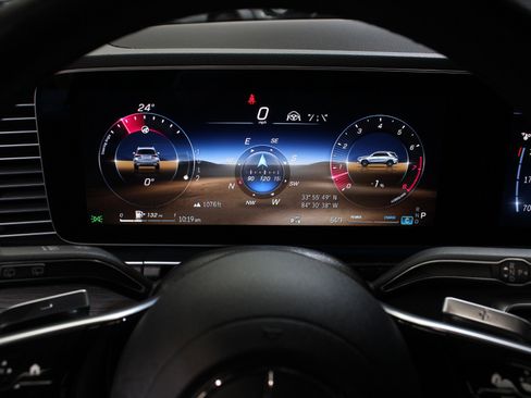 Used 2025 Mercedes-Benz GLE 580 4MATIC w/ Driver Assistance Package image 52