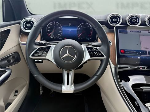 Used 2023 Mercedes-Benz GLC 300 4MATIC w/ Exclusive Trim Package image 17