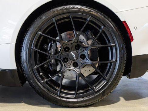Used 2025 Aston Martin Vanquish RWD image 23